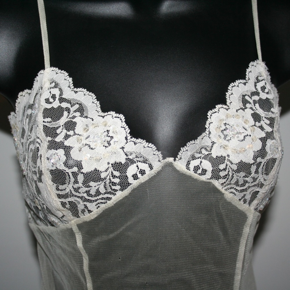 VS Victoria Secrets See Thru White/Cream Nighty - Picture 2 of 8